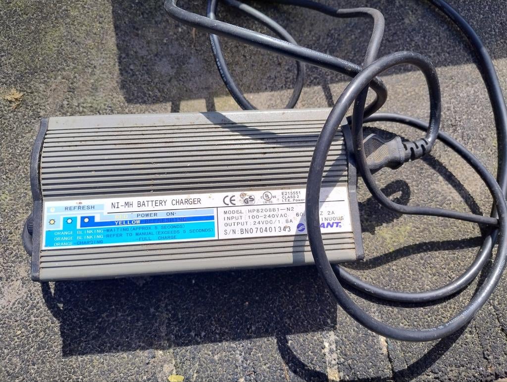 Giant HP8208B1-N2 Ni-MH Acculader 24V 1.8A, Ophalen of Verzenden, Gebruikt