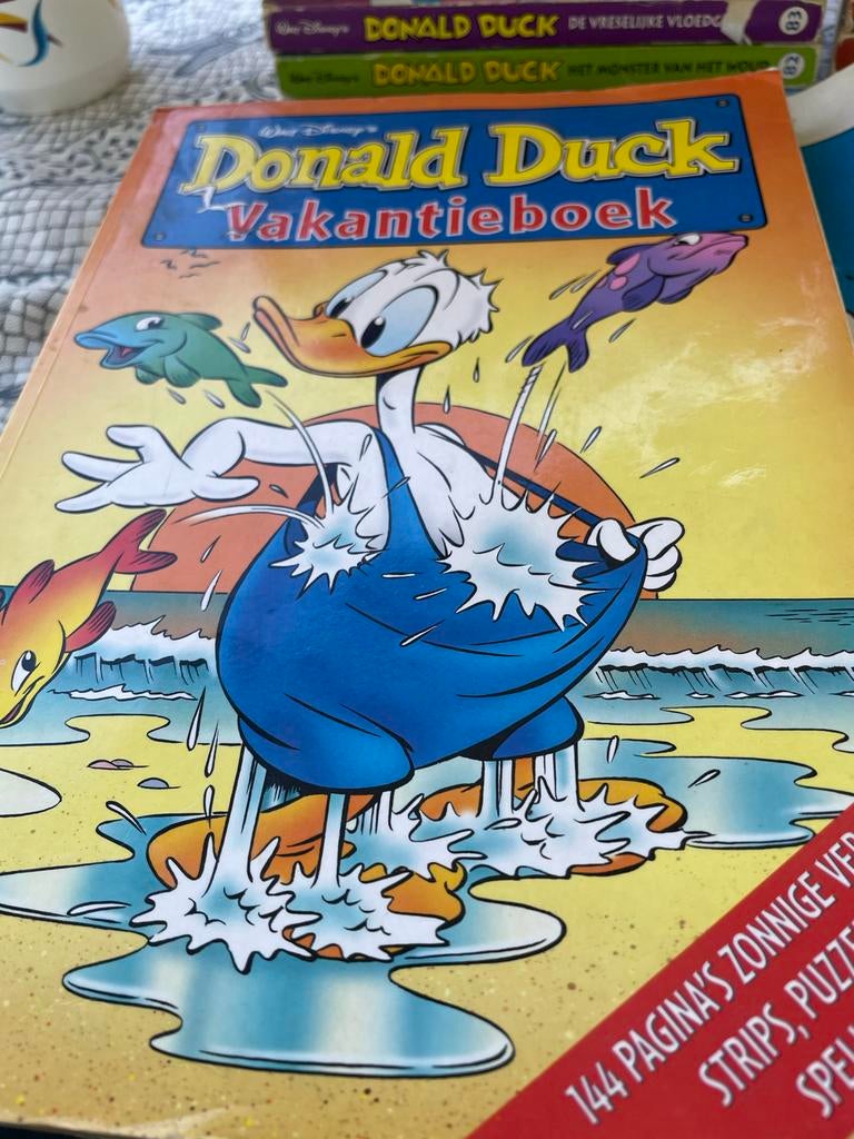 4 Donald Duck boeken, waaronder 2 vakantieboeken, Boeken, Stripboeken, Meerdere stripboeken, Ophalen of Verzenden, Gelezen