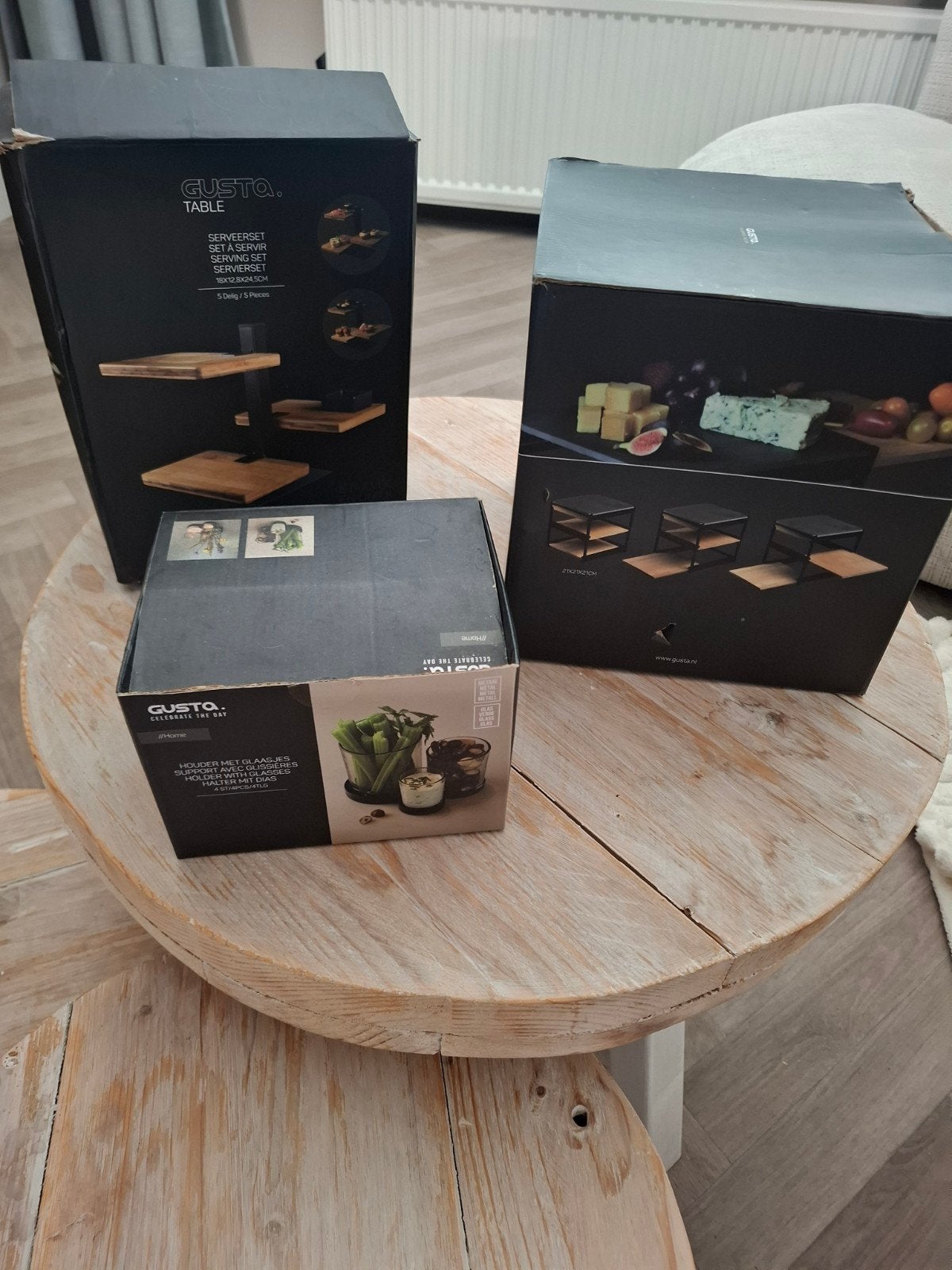 GUSTA 2X SERVEERSET 1XHOUDER MET GLAASJES, Huis en Inrichting, Ophalen
