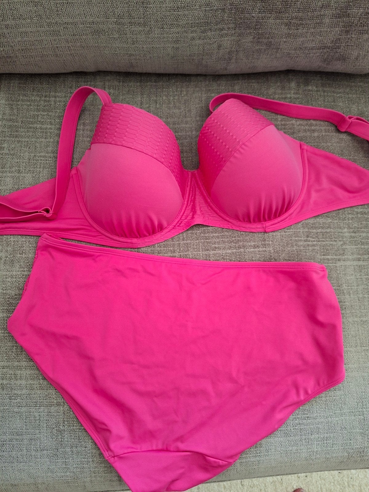 Livera Bikini Maat 85E en broekje maat 44 Fuchsia, Ophalen of Verzenden, Zo goed als nieuw, Roze, Bikini