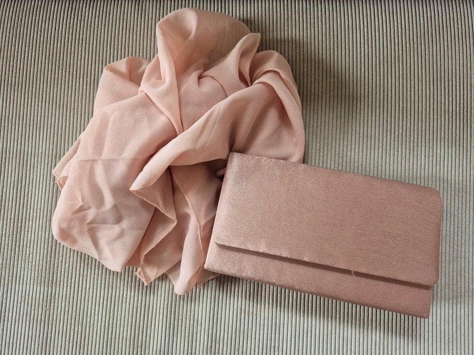 Roze/nude kleurige clutch/avondtasje met bijpassende omslagd, Ophalen of Verzenden, Zo goed als nieuw, Roze, Avondtasje