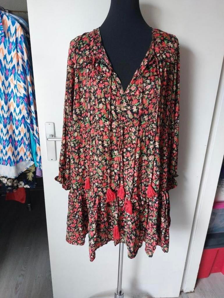 Purple Queen Ibiza Jurk - One Size Gebloemd Zwart Rood Oranj, Zwart, Maat 42/44 (L), Ophalen of Verzenden, Zo goed als nieuw