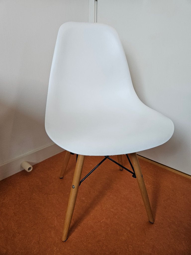 Witte stoel - kuipstoel / eetkamerstoel in Eames DSW stijl, Ophalen, Gebruikt, Hout, Wit