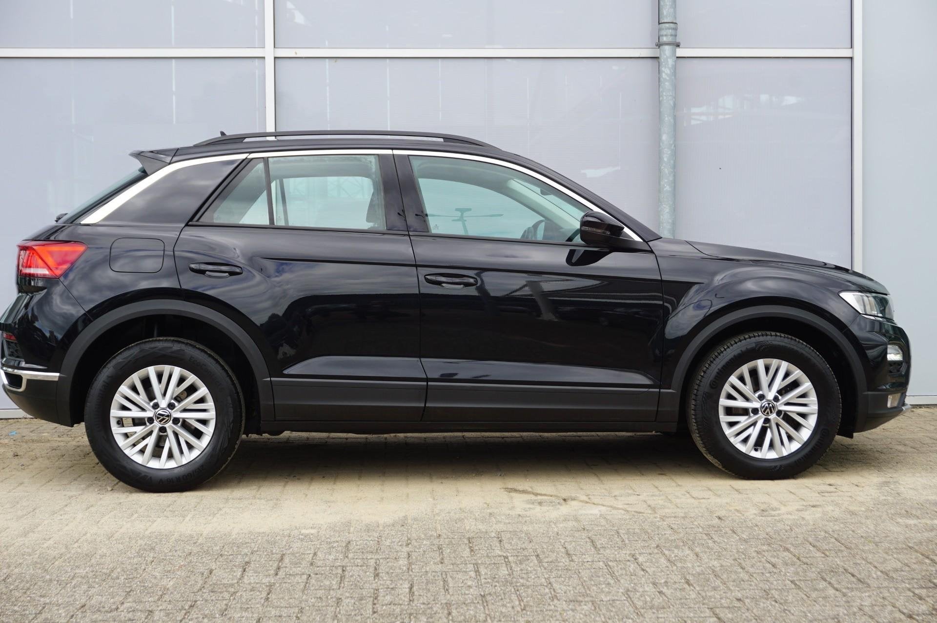Volkswagen T-Roc 1.0 TSI 110pk Style | Navigatie | Parkeerse, Voorwielaandrijving, 12 maanden, Gebruikt, Zwart