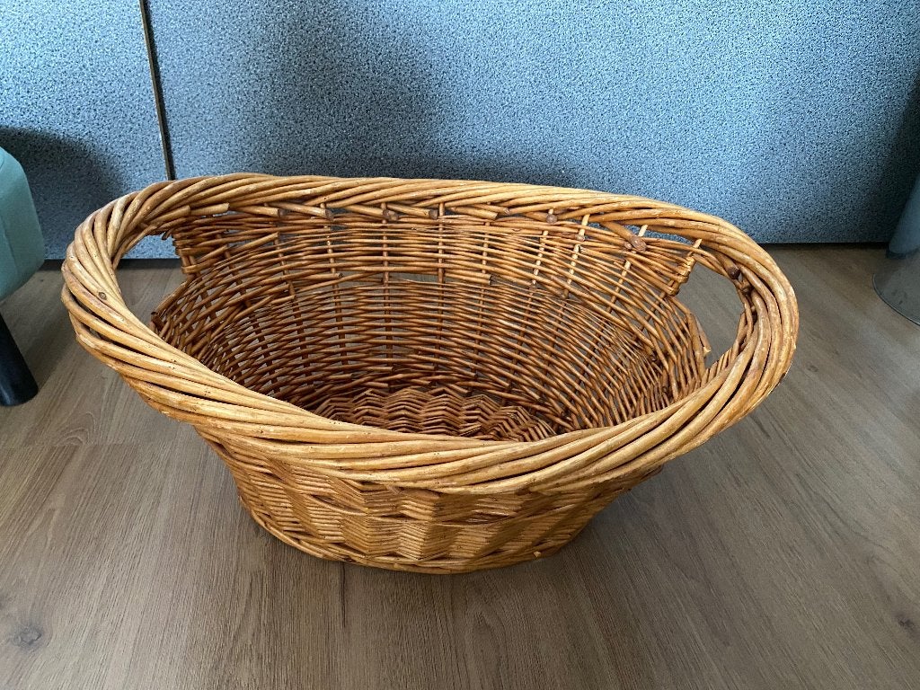 Ovale rieten mand zgan, Huis en Inrichting, Woonaccessoires | Schalen en Manden, Ophalen, Mand, Zo goed als nieuw, Riet