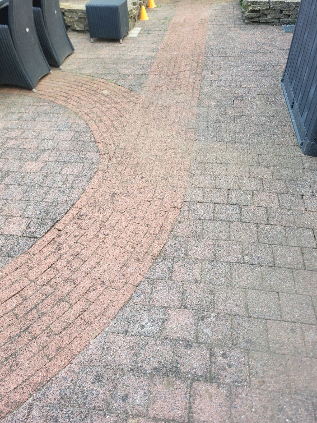 Vierkante stenen en rode waaltjes - ca. 45m2 bestrating, Tuin en Terras, Ophalen, Gebruikt, Klinkers, 10 m² of meer