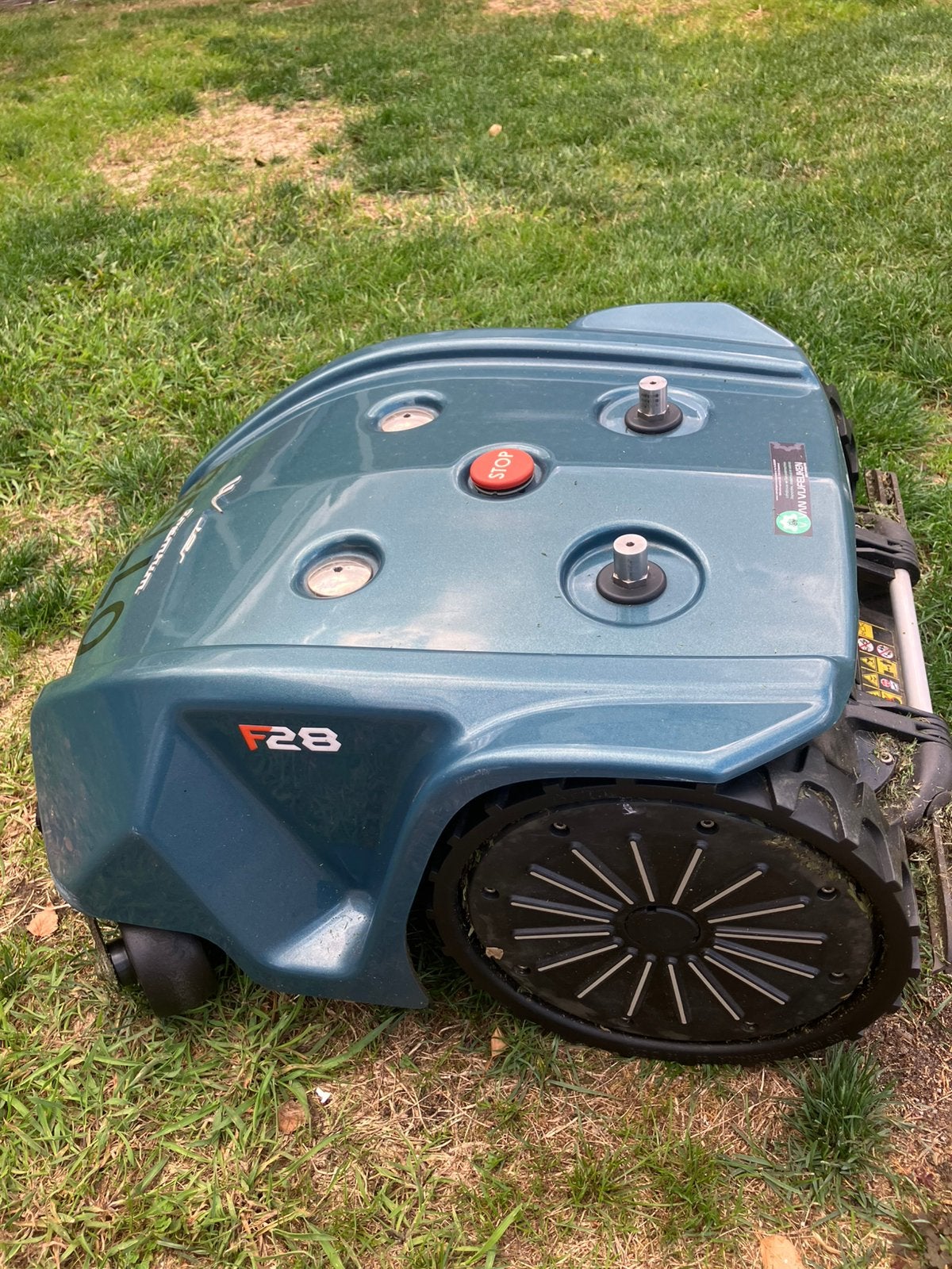Wiper f28 robotmaaier, Tuin en Terras, Robotmaaiers, Ophalen, Gebruikt, Meer dan 25 cm, Met regensensor