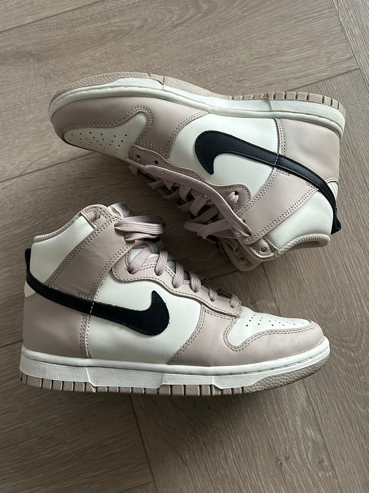 Nike dunk high | fossil stone | maat 37,5, Kleding | Dames, Ophalen of Verzenden, Zo goed als nieuw, Sneakers of Gympen