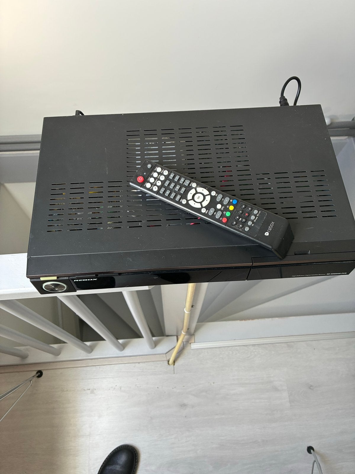 Rebox 9000 Satelliet Tuner met 2 Antenne Aansluitingen en AB, Ophalen, Gebruikt, Decoder