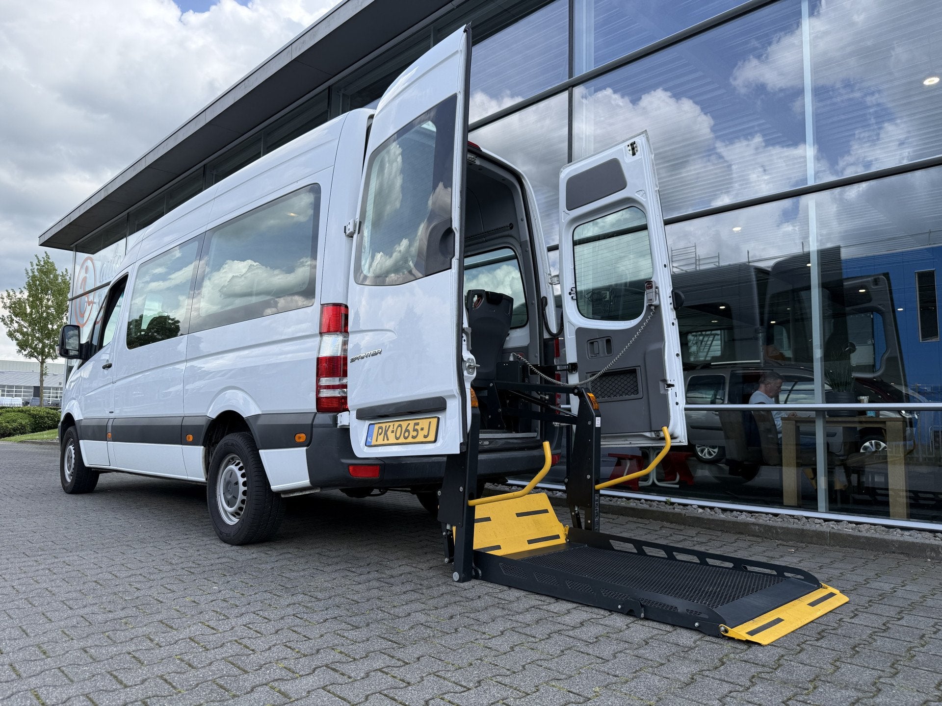 Mercedes-Benz Sprinter Rolstoelbus / Personenbus 314 2.2 CDI, 13 km/l, Gebruikt, 2000 kg, 7 stoelen