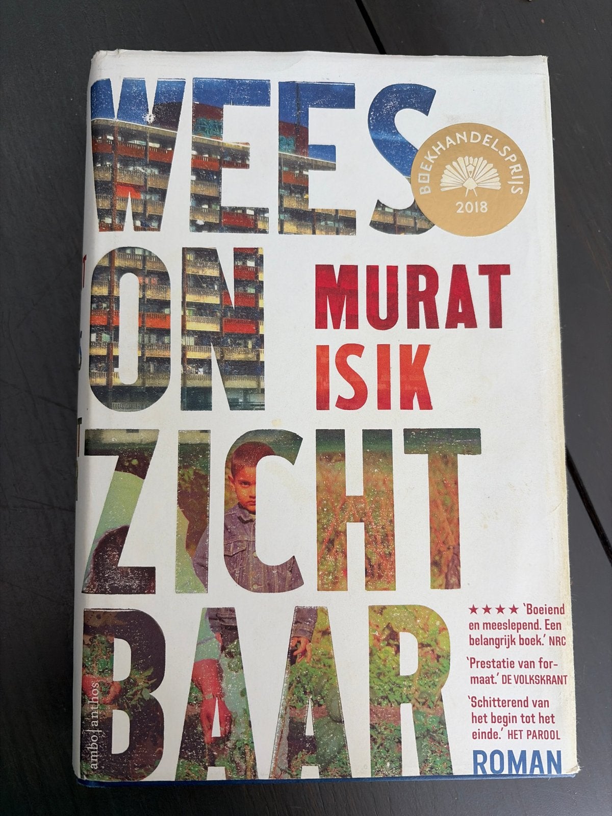 Wees Onzichtbaar - Murat Isik (Boekhandels Prijs 2018), Boeken, Ophalen of Verzenden, Zo goed als nieuw, Nederland
