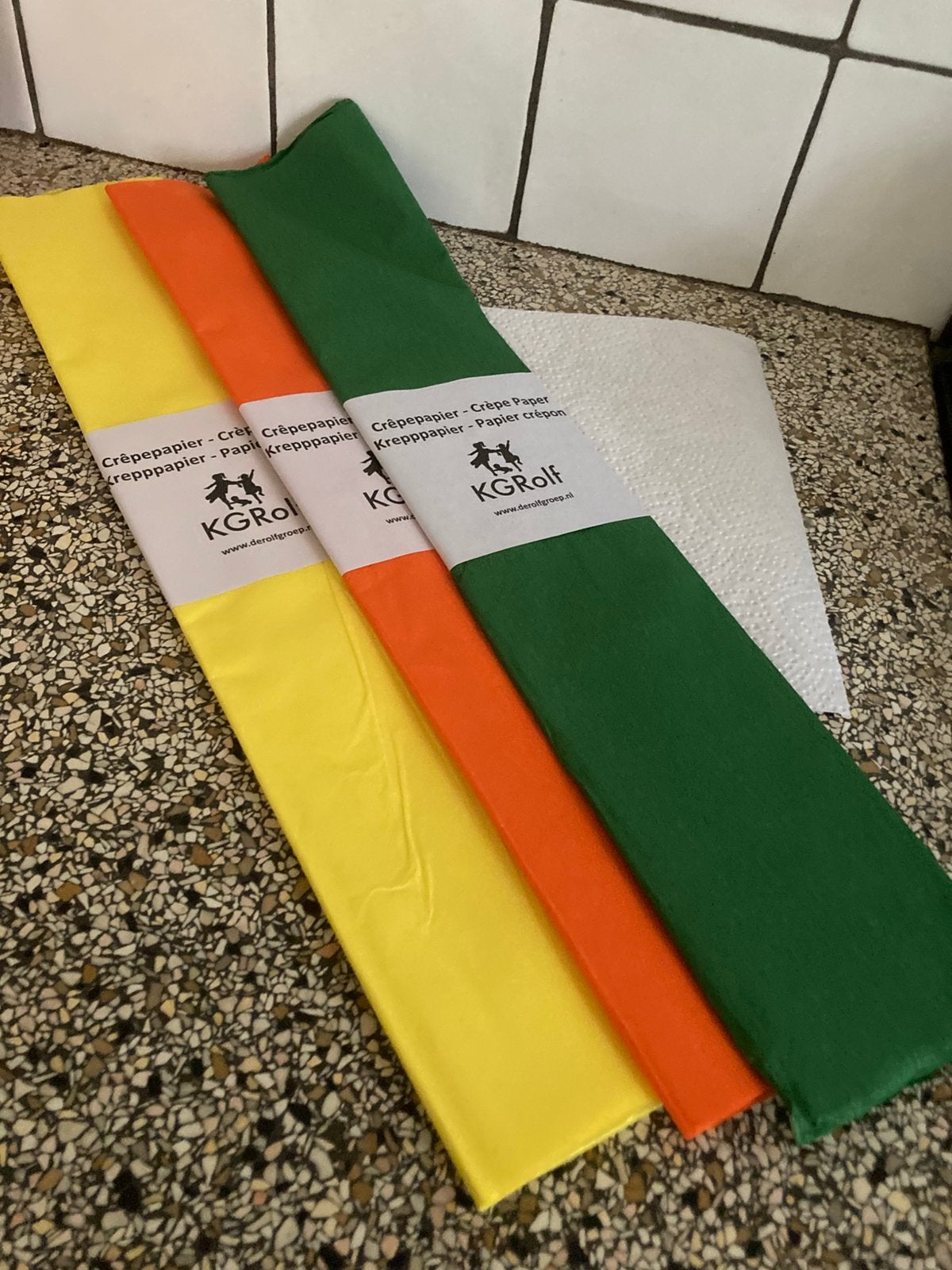 Crêpe papier, Ophalen of Verzenden, Zo goed als nieuw