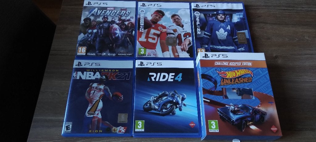 16 ps5 games en 2 ps4 games te koop, Ophalen, Overige genres, Zo goed als nieuw, Eén computer
