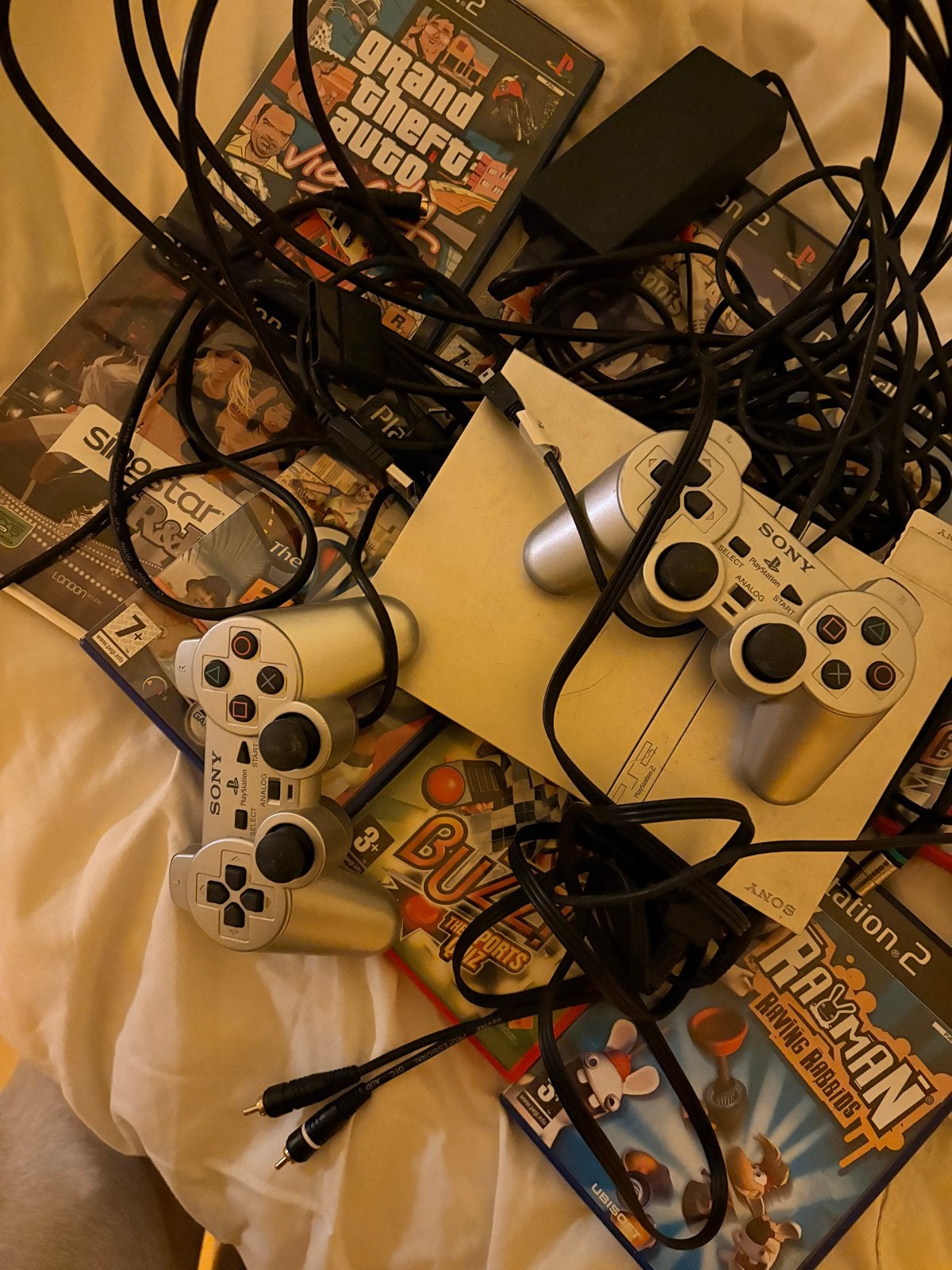 PS2 met 8 spellen en 2 controllers (gratis ophalen) (m2457919122 ...