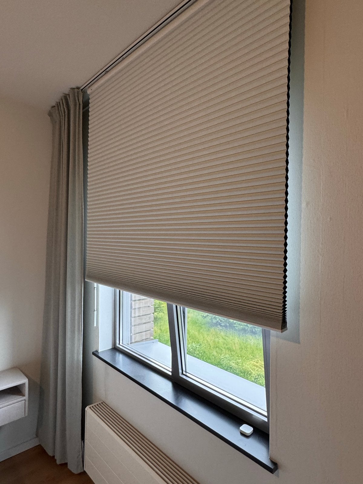 Elektrisch rolgordijn IKEA 140 cm, Ophalen, 100 tot 150 cm, Wit, Zo goed als nieuw