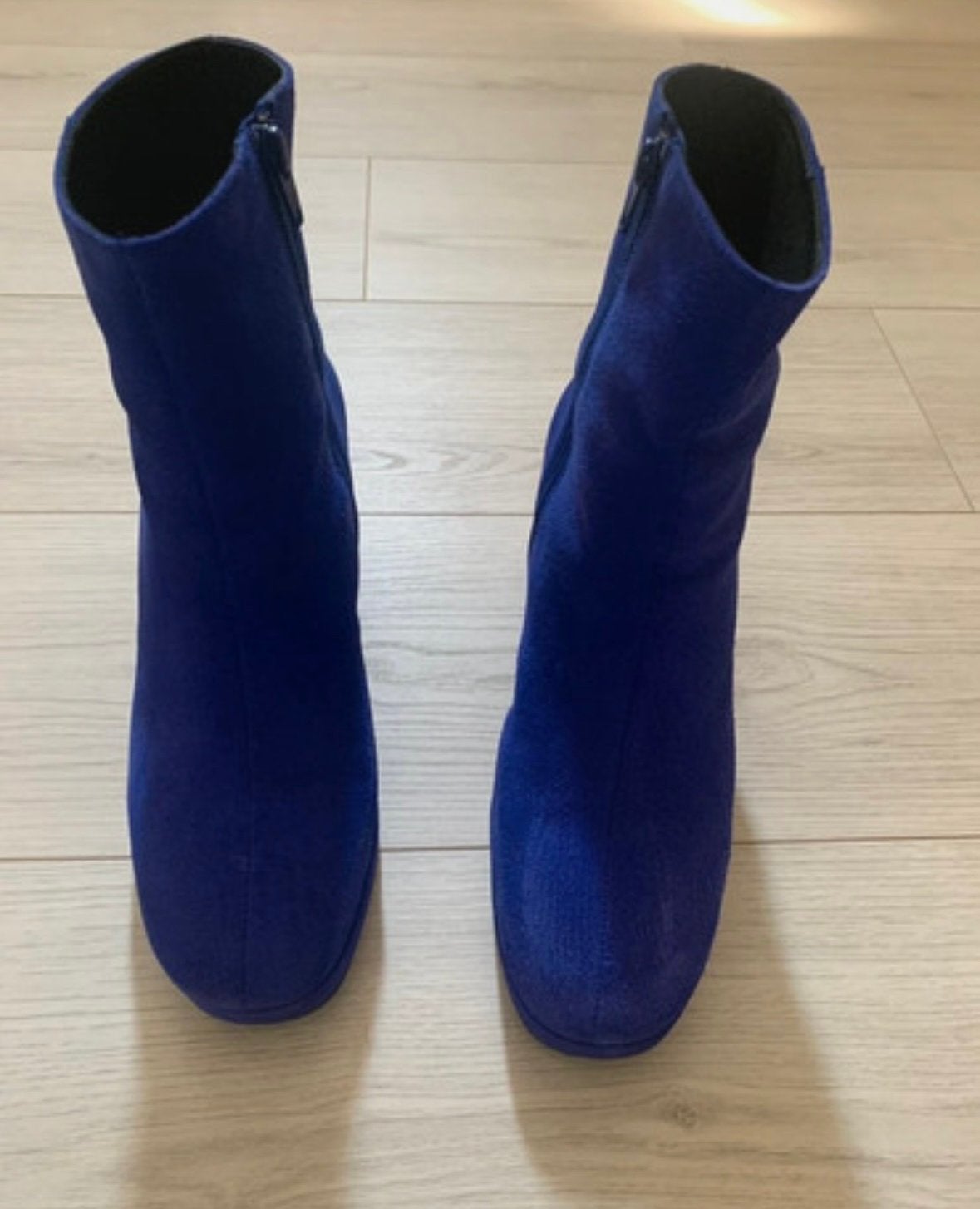 Suede enkellaarsjes, Kleding | Dames, Ophalen of Verzenden, Zo goed als nieuw, Overige kleuren