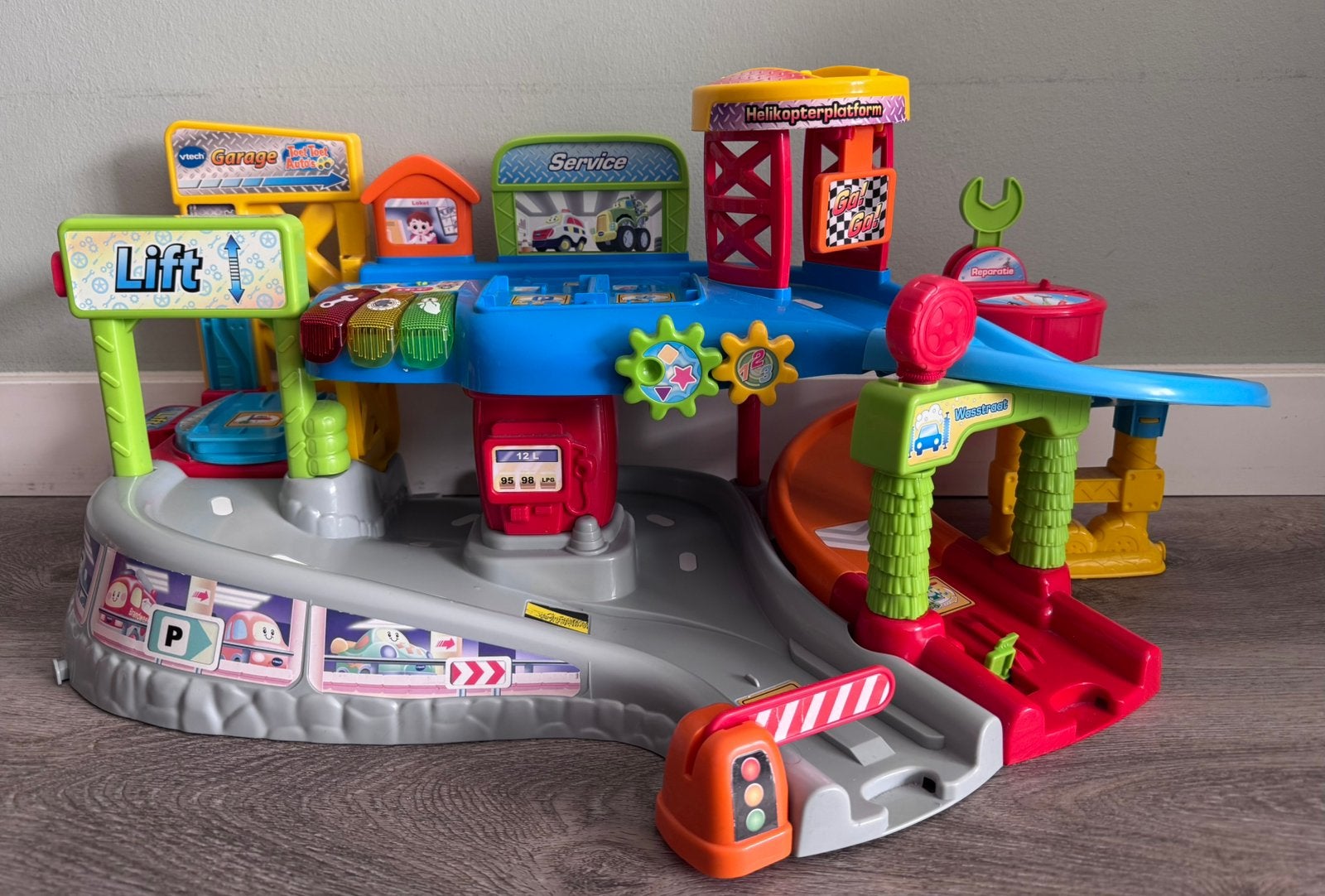 VTech Toet Toet Auto's Garage speelset met 4 Toet toet autos, Kinderen en Baby's, Ophalen of Verzenden, Zo goed als nieuw, 2 tot 4 jaar