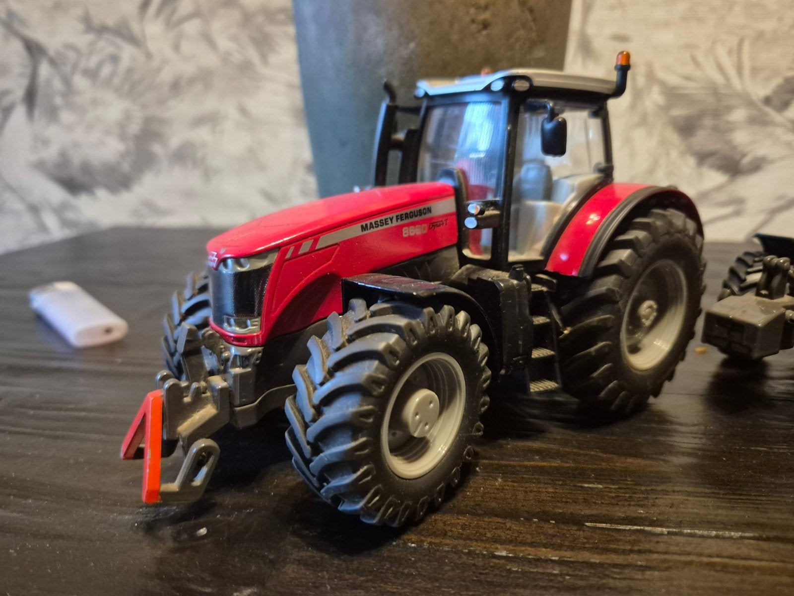 Massey ferguson 1:32, Ophalen of Verzenden, Zo goed als nieuw, Tractor of Landbouw, SIKU
