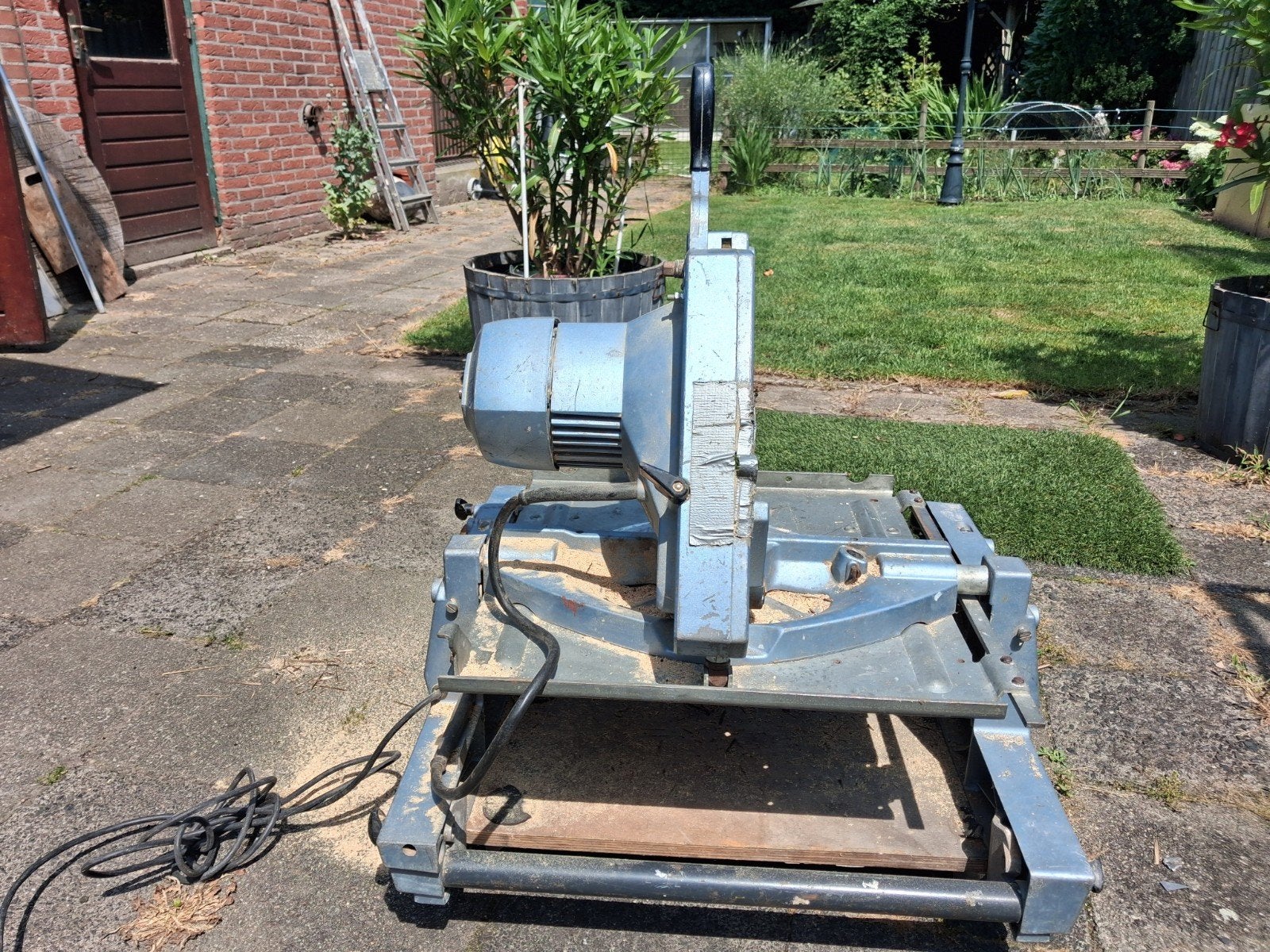 Gebruikte Afkortzaag - Krachtig en Betrouwbaar, Doe-het-zelf en Verbouw, Gebruikt, Elu (de Walt), Kettingzaag, 600 tot 1200 watt