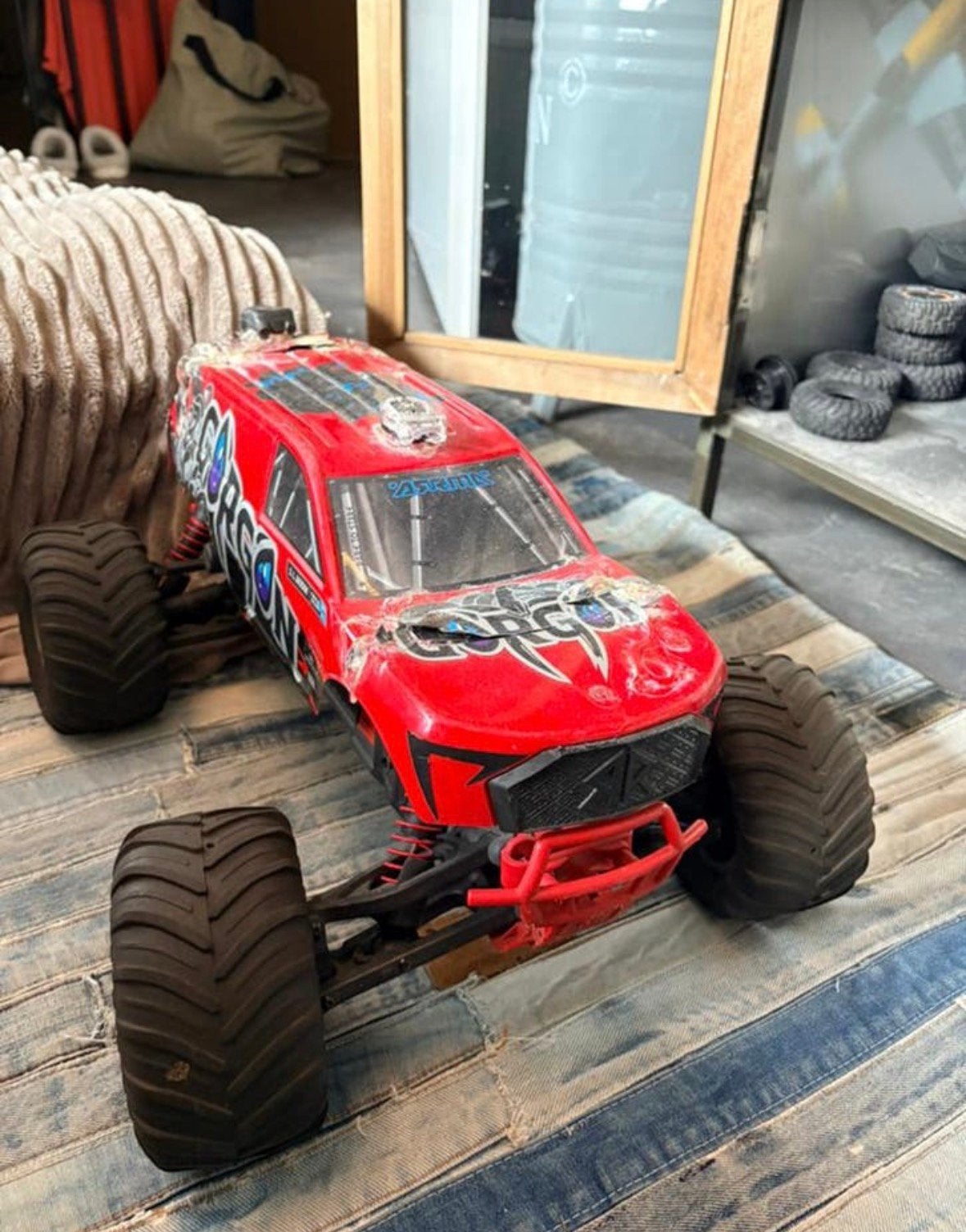 Arrma gorgon bestuurbare auto, Hobby en Vrije tijd, Auto offroad, Zo goed als nieuw, Schaal 1:10, RTR (Ready to Run)