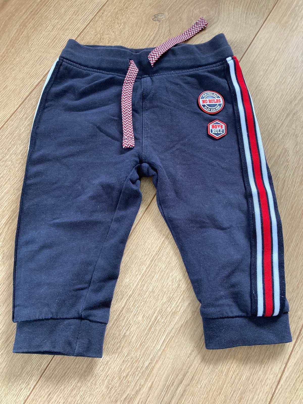 Blauw/Rood broekje maat 74/80, Ophalen of Verzenden, Gebruikt, Jongetje of Meisje, Broekje