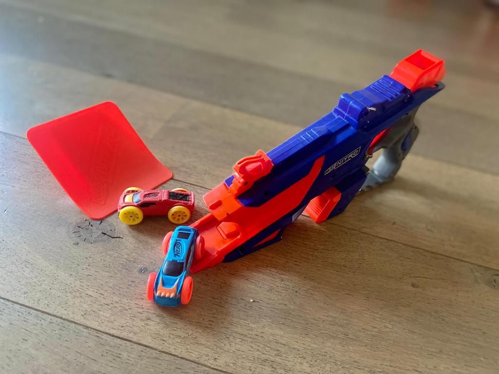 Hotwheels elektrische racebaan incl. Auto ‘pistool’, Ophalen, Zo goed als nieuw