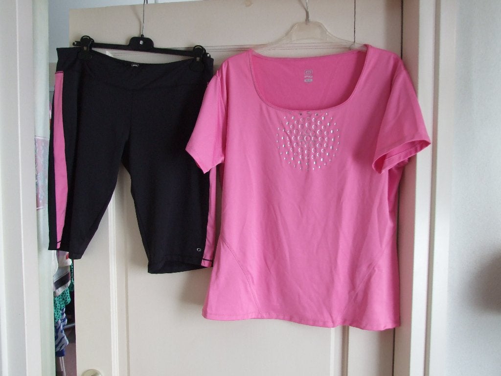 INQ 2 delige sportset broek en shirt 2 XL en 3XL, Kleding | Dames, INQ, Meerkleurig, Ophalen of Verzenden, Zo goed als nieuw