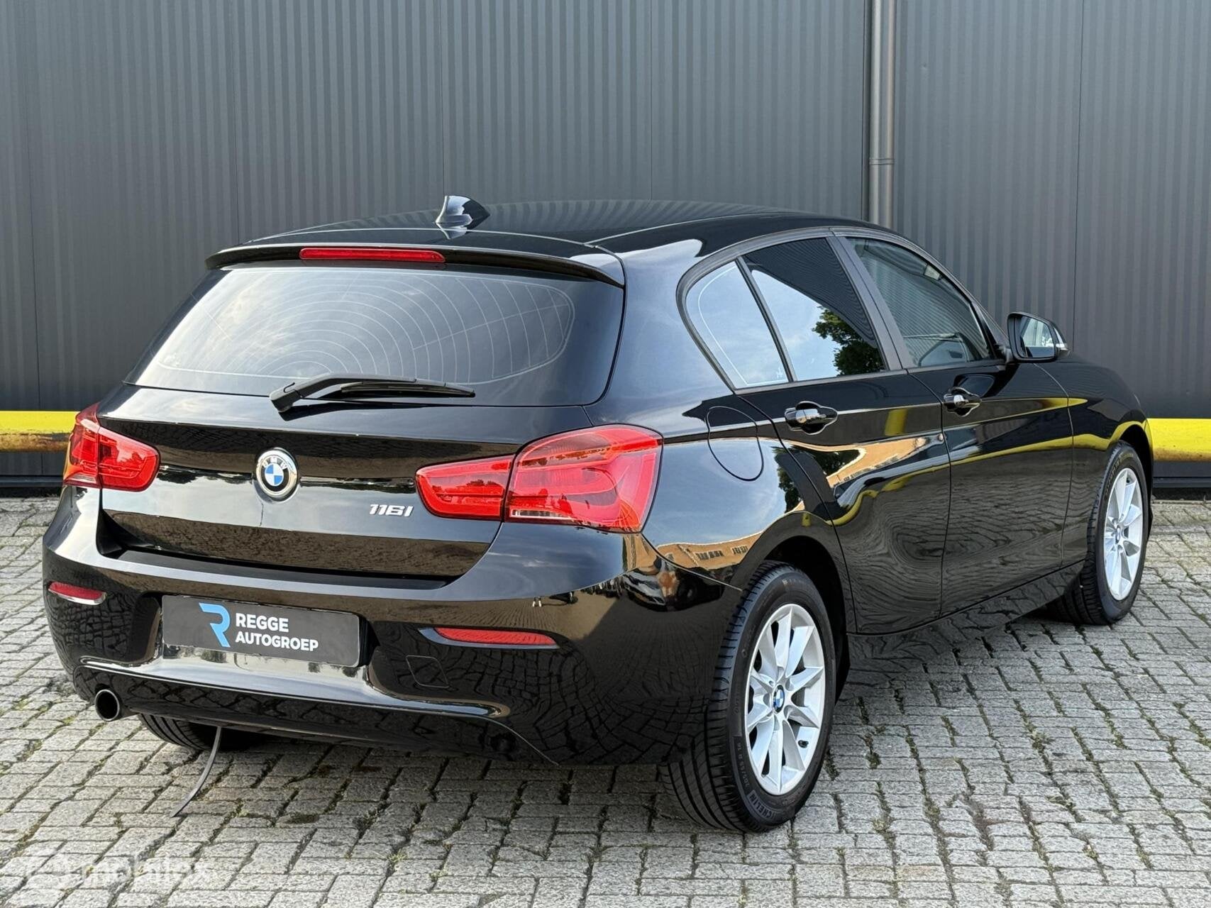 BMW 1-serie 116i High Executive NAVI, 1-Serie, Achterwielaandrijving, Euro 6, Zwart