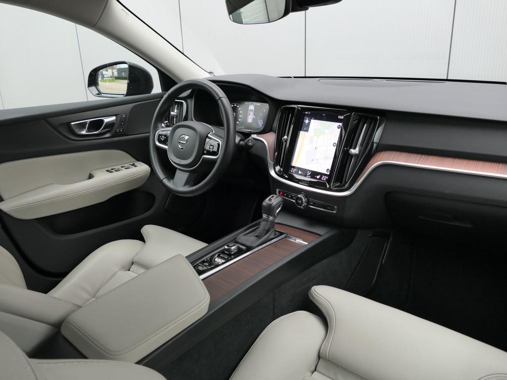 Volvo V60 Cross Country T5 AWD AUT 12MND garantie / 360 ca, Automaat, 1969 cc, Zwart, Vierwielaandrijving