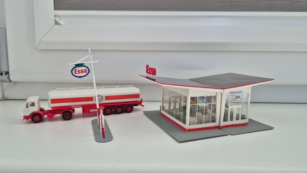 Busch H0 1005 - ESSO Tankstation + vrachtwagen, Overige merken, Gelijkstroom of Wisselstroom, Brug, Tunnel of Gebouw, Ophalen of Verzenden