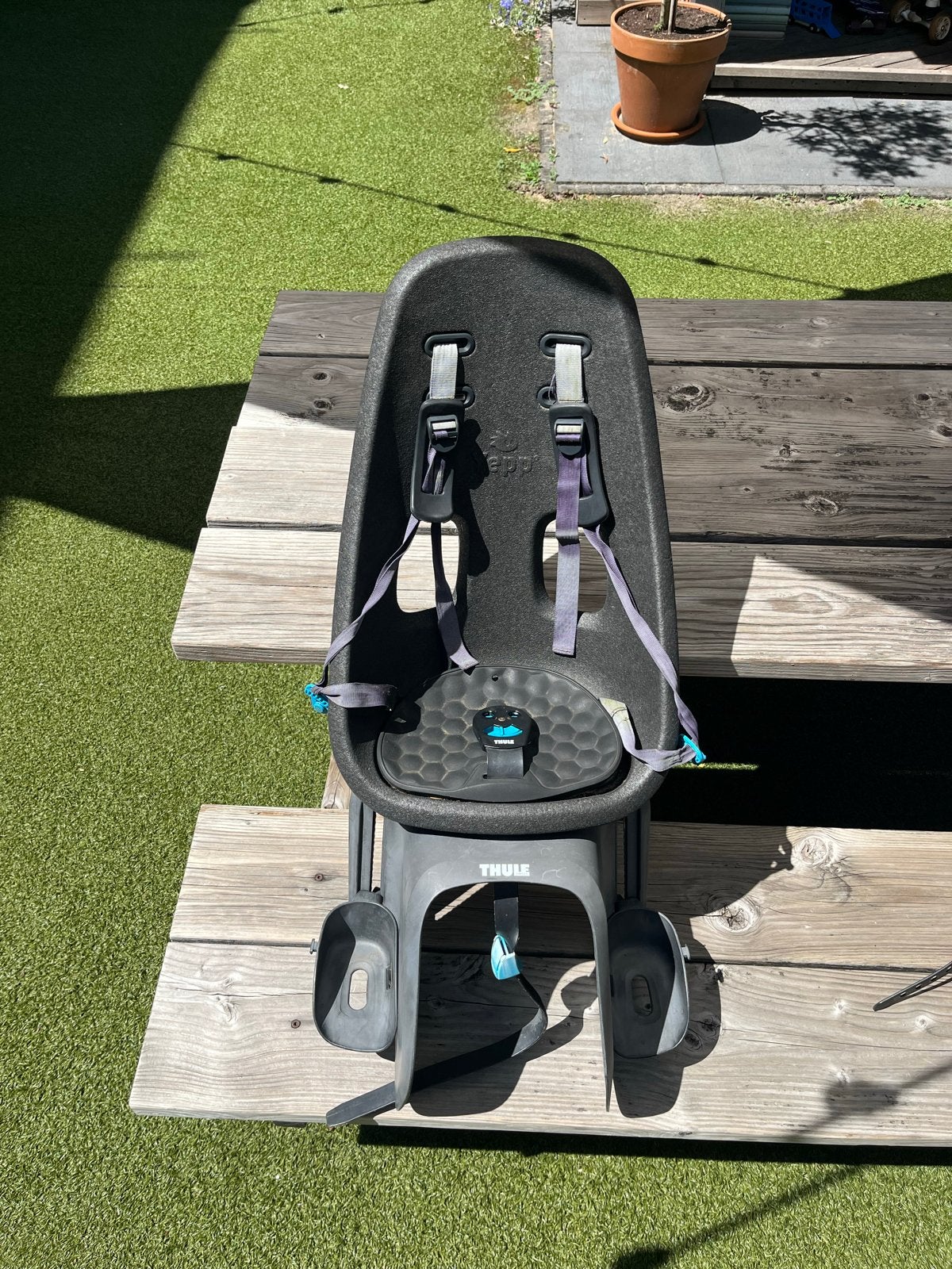 Thule Yepp Maxi Achterzitje, Fietsen en Brommers, Fietsaccessoires | Fietsstoeltjes, Gebruikt, Achterzitje, 0 t/m 18 kg, Voetsteuntjes