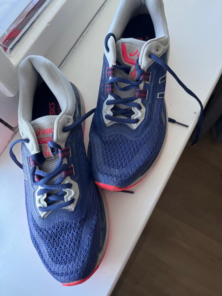 ASICS GT-2000 6 Hardloopschoenen - Maat 42.5, Sport en Fitness, Loopsport en Atletiek, Hardloopschoenen, Ophalen of Verzenden