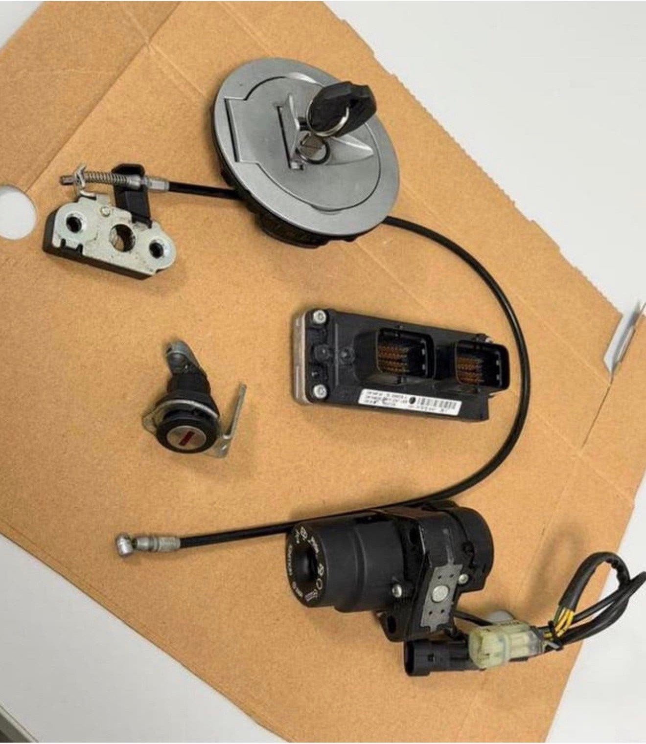 Ducati 848 Streetfighter Lockset + ECU (2011–2016) 65240211A, Gebruikt, P, P, P