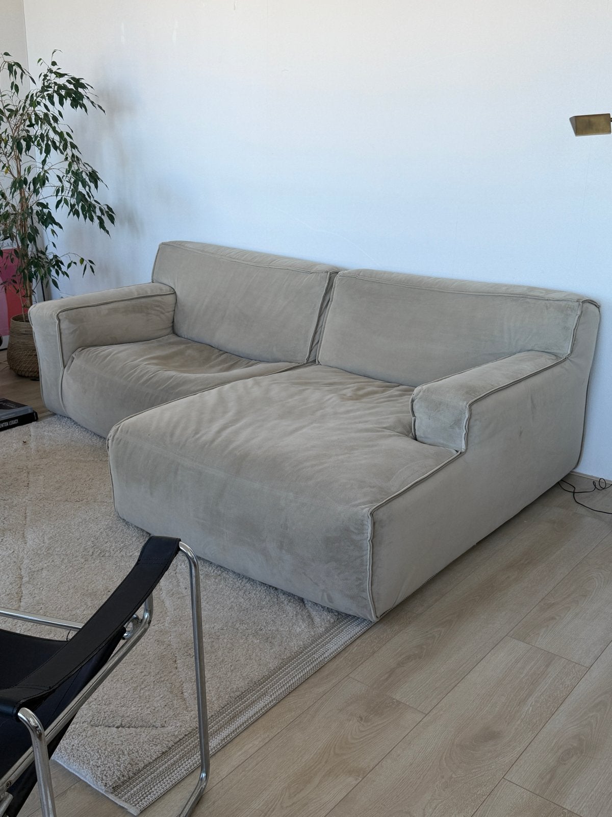 Fest Edge bank beige met linker deel doorgezakt, Huis en Inrichting, Banken | Bankstellen, Ophalen, 250 tot 300 cm, Gebruikt, 100 tot 125 cm
