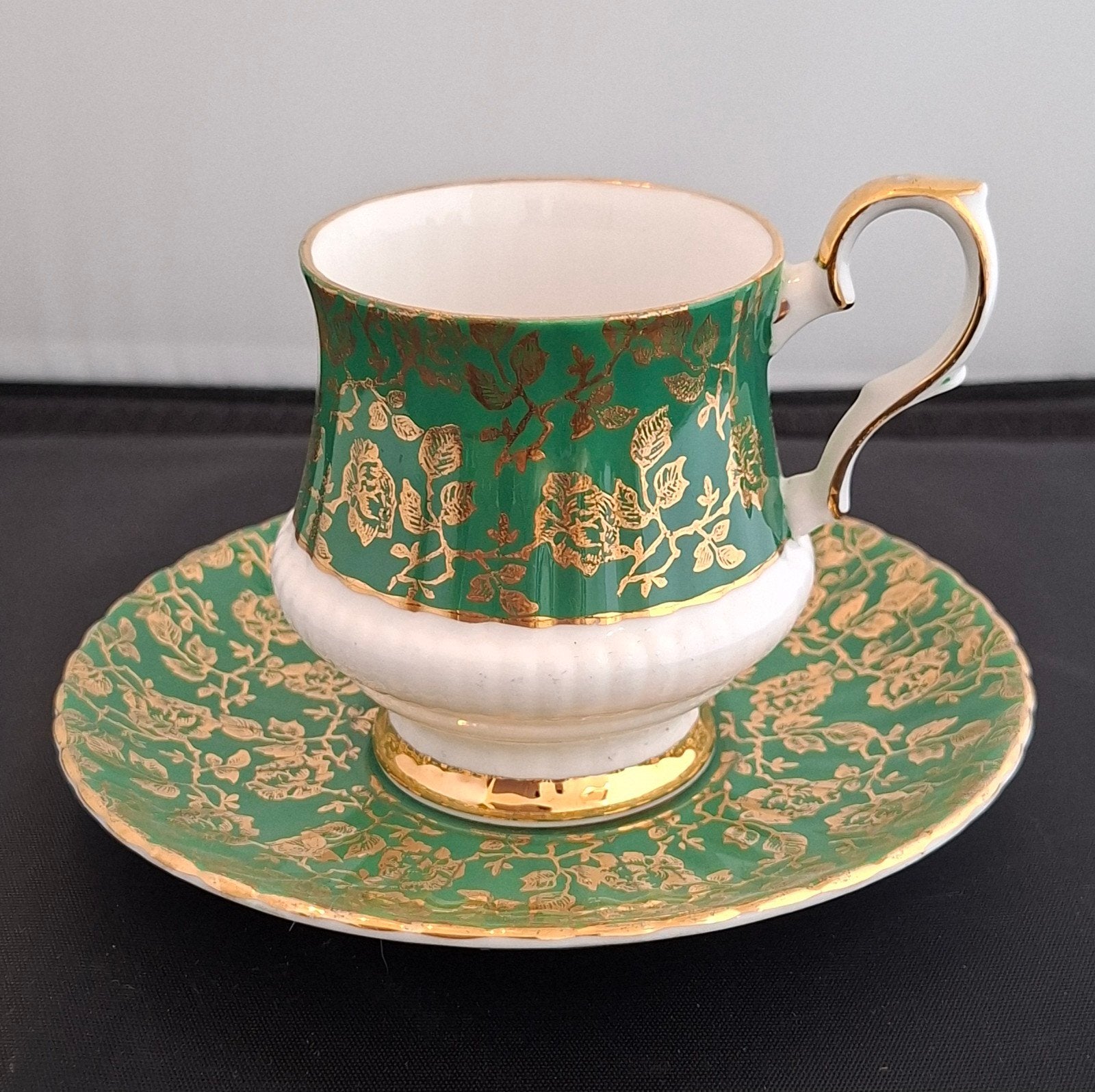 Royal Windsor Koffiekop en Schotel - Groen met Goud, Ophalen of Verzenden