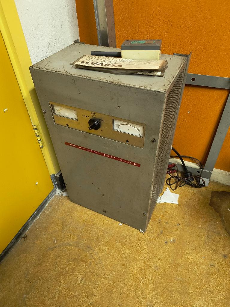 Vintage akkulader philips, Verzamelen, Elektronische Apparatuur, Ophalen, Overige typen