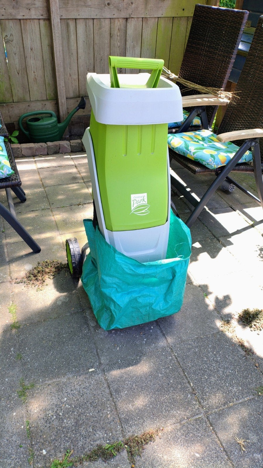 Central Park Elektrische Hakselaar 2400W, Ophalen, Central Park, Zo goed als nieuw, Met opvangzak
