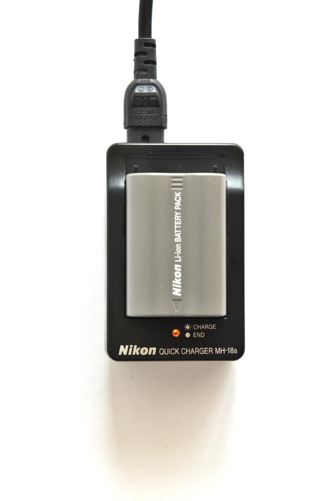 Nikon MH-18a quick charger OF Nikon EN-EL3e battery p.st.:, Ophalen of Verzenden, Zo goed als nieuw