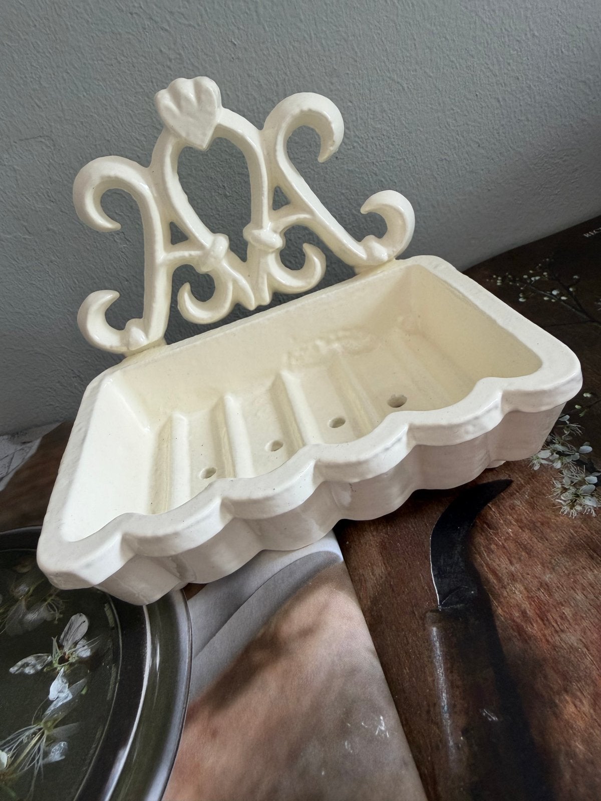 Decoratief Zeepbakje - Crème Wit gietijzer, Ophalen of Verzenden, Gebruikt, Wit, Zeepdispenser/zeepbakje