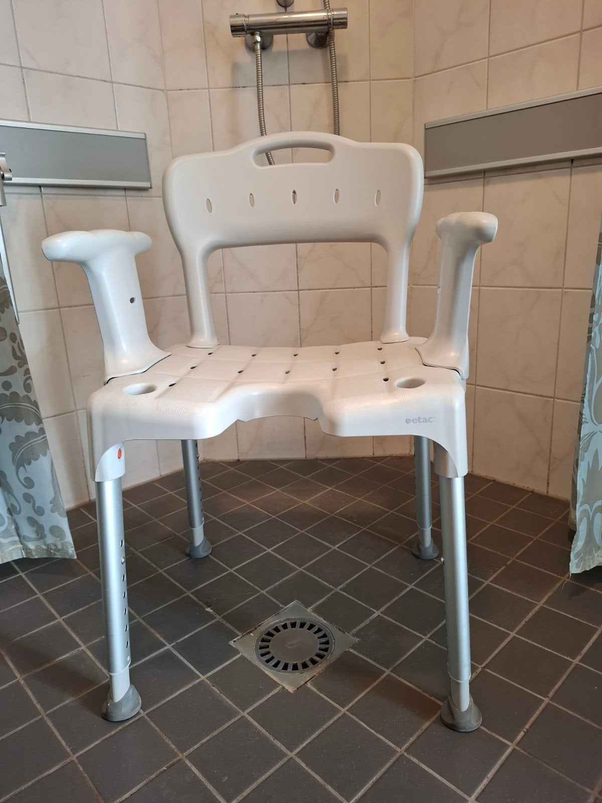 Douchestoel en douche krukje, stabiel model in hoogte verste, Diversen, Ophalen, Zo goed als nieuw