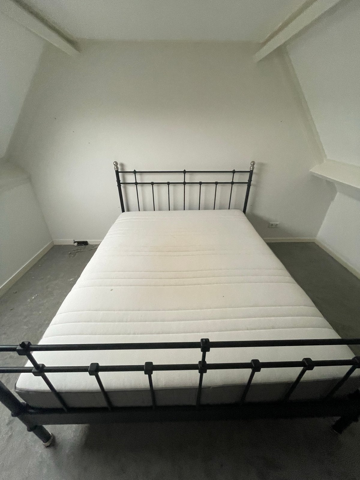 IKEA Svelvik bed 160x200 met matras, Huis en Inrichting, Ophalen, Gebruikt, Zwart, Tweepersoons