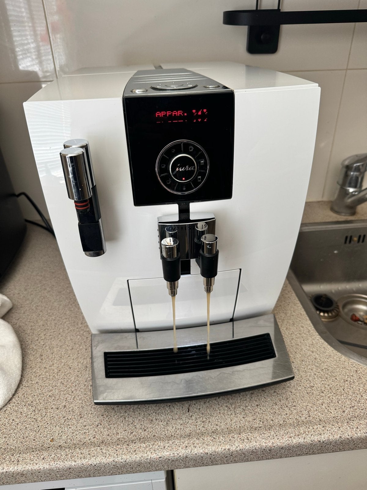 Jura j9 volautomatische espressomachine - Wit, Witgoed en Apparatuur, Koffiezetapparaten, Ophalen, Afneembaar waterreservoir, Espresso apparaat