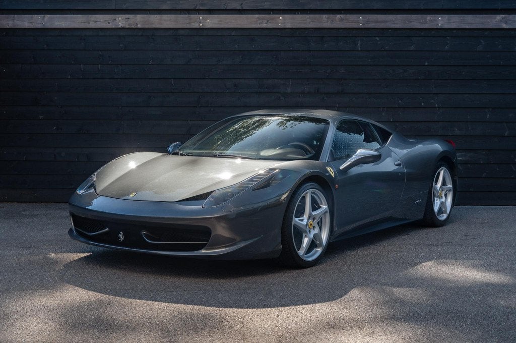 Ferrari 458 4.5 V8 Italia - Grigio Silverstone - Volle Histo, Auto's, Ferrari, Euro 5, Gebruikt, 2 stoelen, 7 km/l
