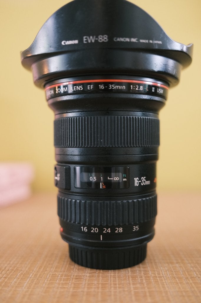 Canon EF 16-35mm f/2.8 L II USM lens met zonnekap, Gebruikt, Canon, Canon EF, Groothoeklens