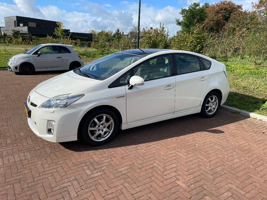 Toyota Prius 1.8 Hybrid Dynamic | Pano |APK| super zuinig, Auto's, 4 cilinders, Alcantara, Wit, Origineel Nederlands