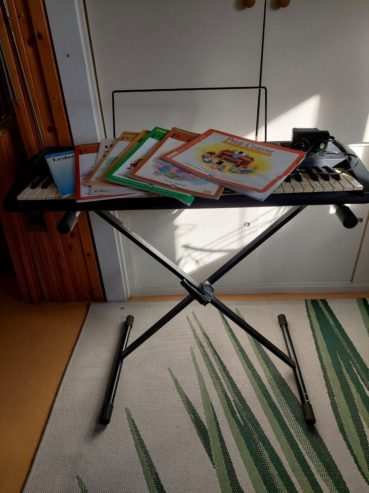 Kawai X120 Keyboard met standaard en lesboeken, Muziek en Instrumenten, Ophalen, Gebruikt, 61 toetsen, Met standaard