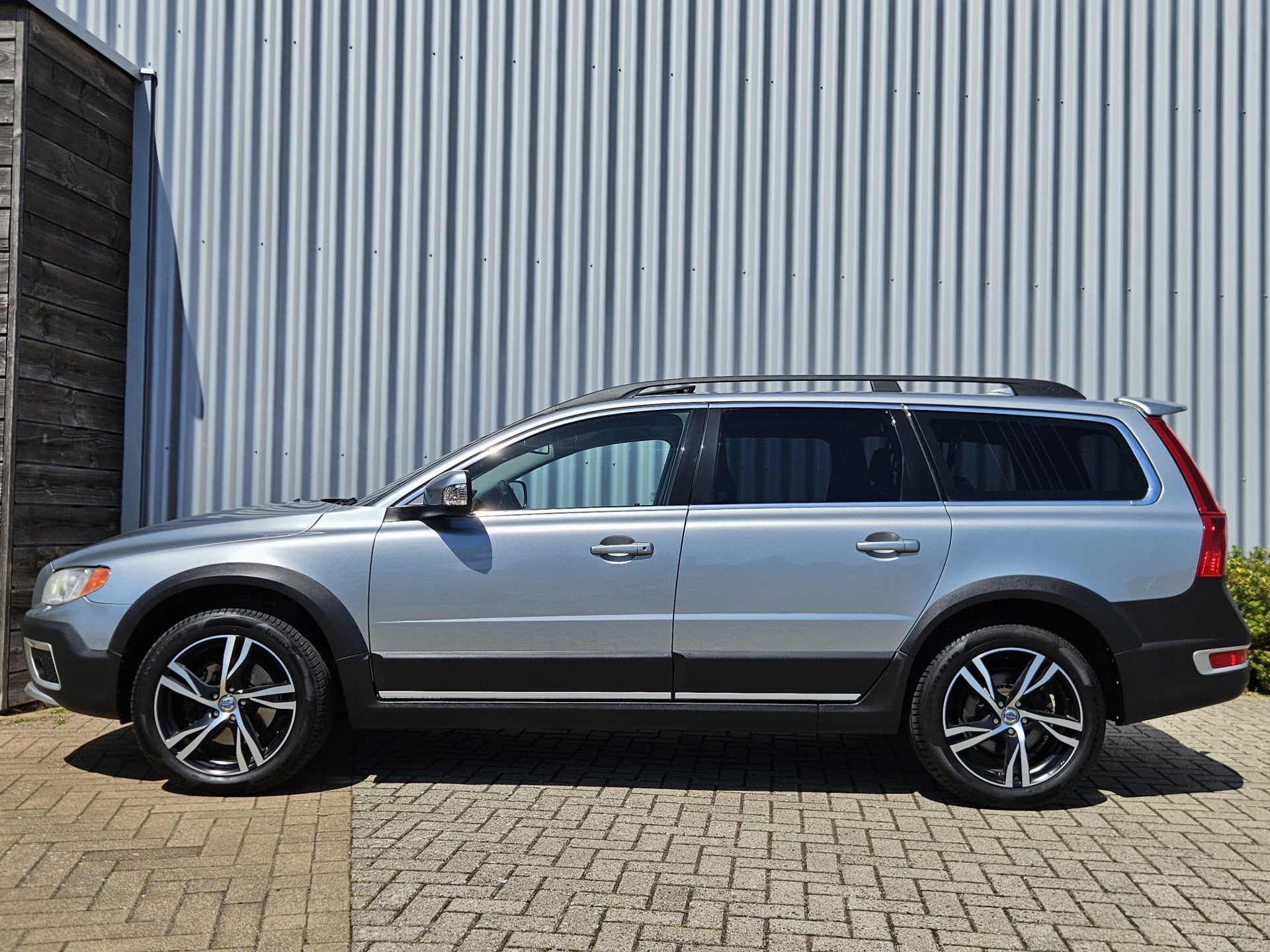Volvo XC70 2.0 D4 5-Cilinder / Dealer Onderhouden/ Automaat!, Euro 5, 15 km/l, Gebruikt, Zwart