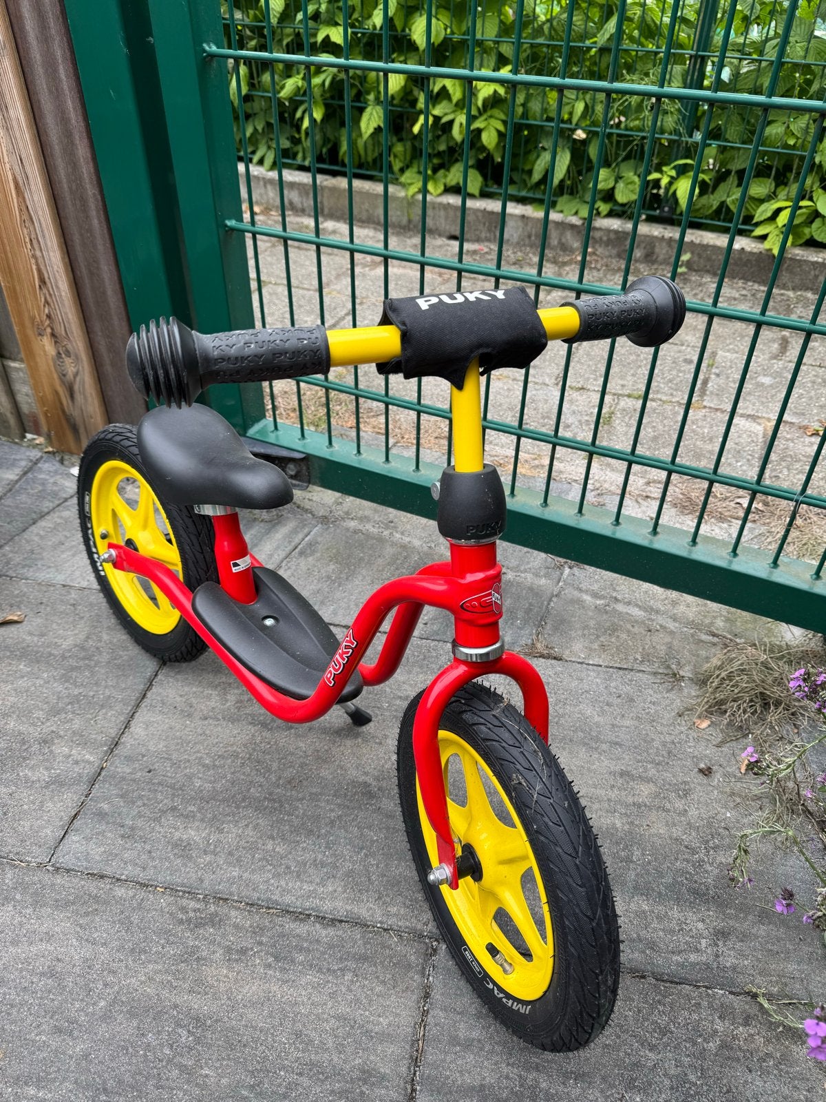 Puky loopfiets met standaard - Rood/Geel, Ophalen, Zo goed als nieuw, Minder dan 16 inch