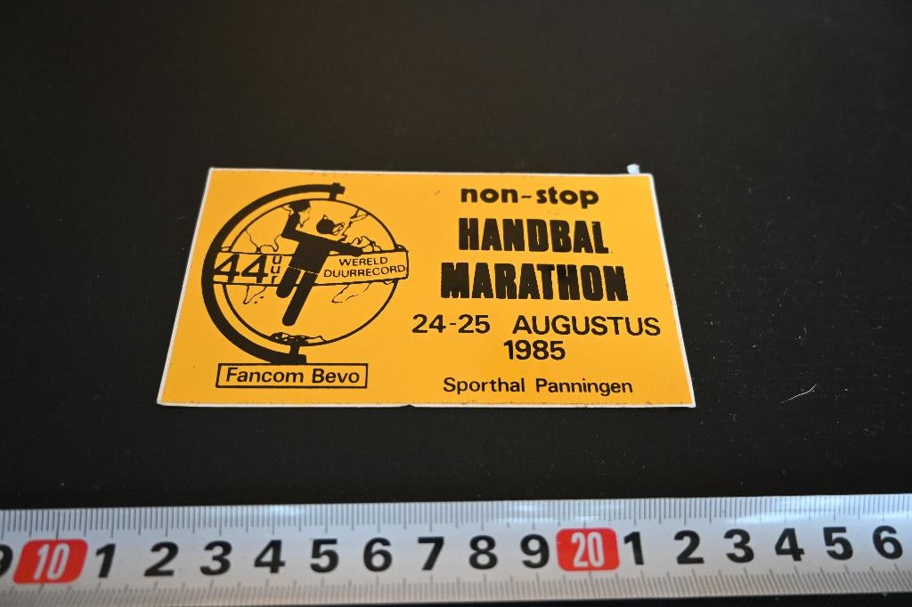 sticker Handbal Marathon 1985 Non-Stop 44 uur Fancom Bevo, Ophalen, Zo goed als nieuw, Sticker