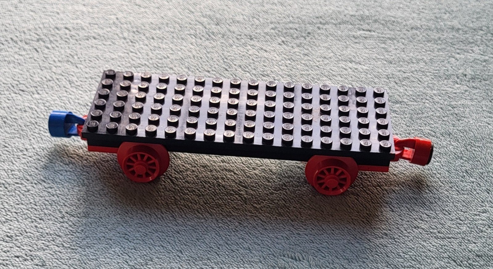 Lego trein blauwe rails wagon onderstel met magneten., Ophalen of Verzenden, Gebruikt, Complete set, Lego